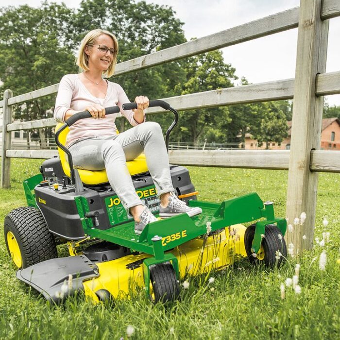 Tondeuse-à-rayon-de-braquage-nul-z335e-detail-02 Tondeuse-à-rayon-de-braquage-nul-z335e-detail-02